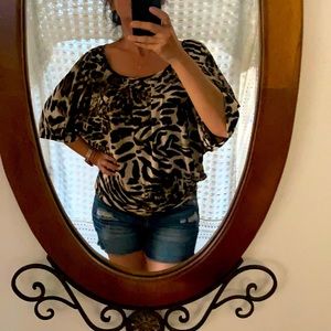 One size fits all bat wing sleeve oversized fit top